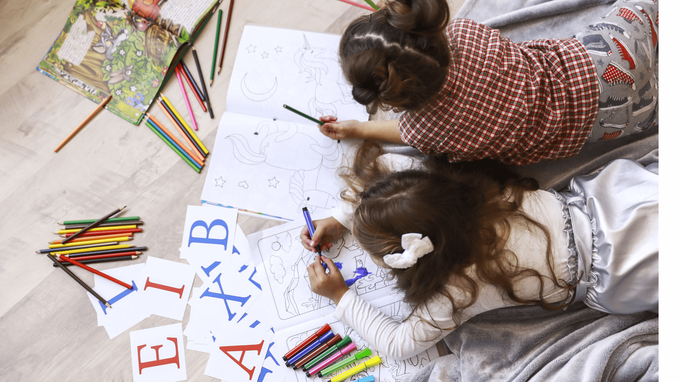 Creche Feliz em Portugal com crianças até 3 anos a brincar num ambiente educativo gratuito