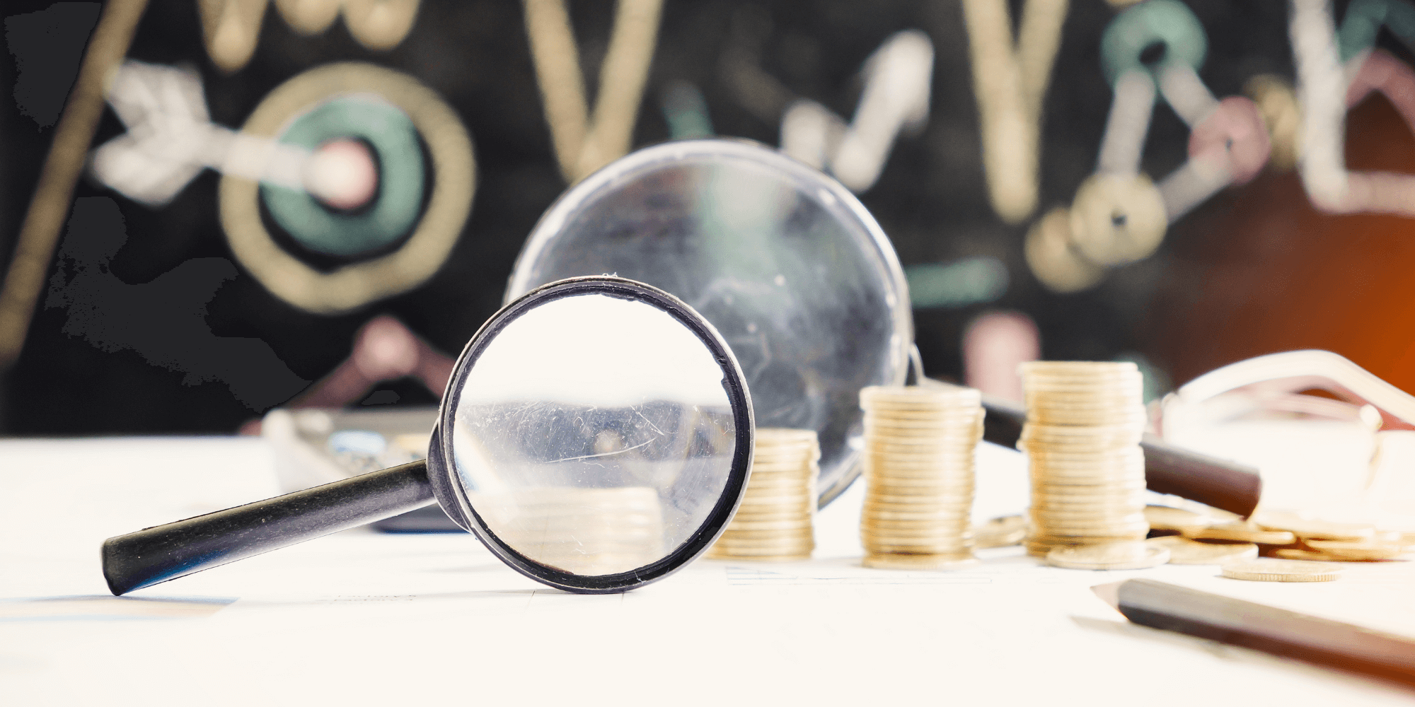 Lupa usada para o enfoque no dinheiro