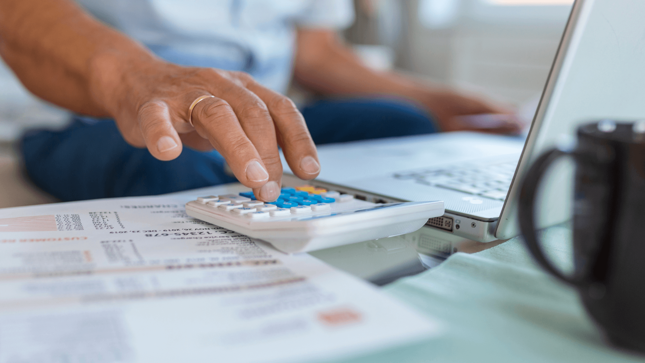 Descobre como funciona o IRS em Portugal: prazos, categorias, deduções e dicas para maximizar o teu reembolso. Explicação simples e atualizada.