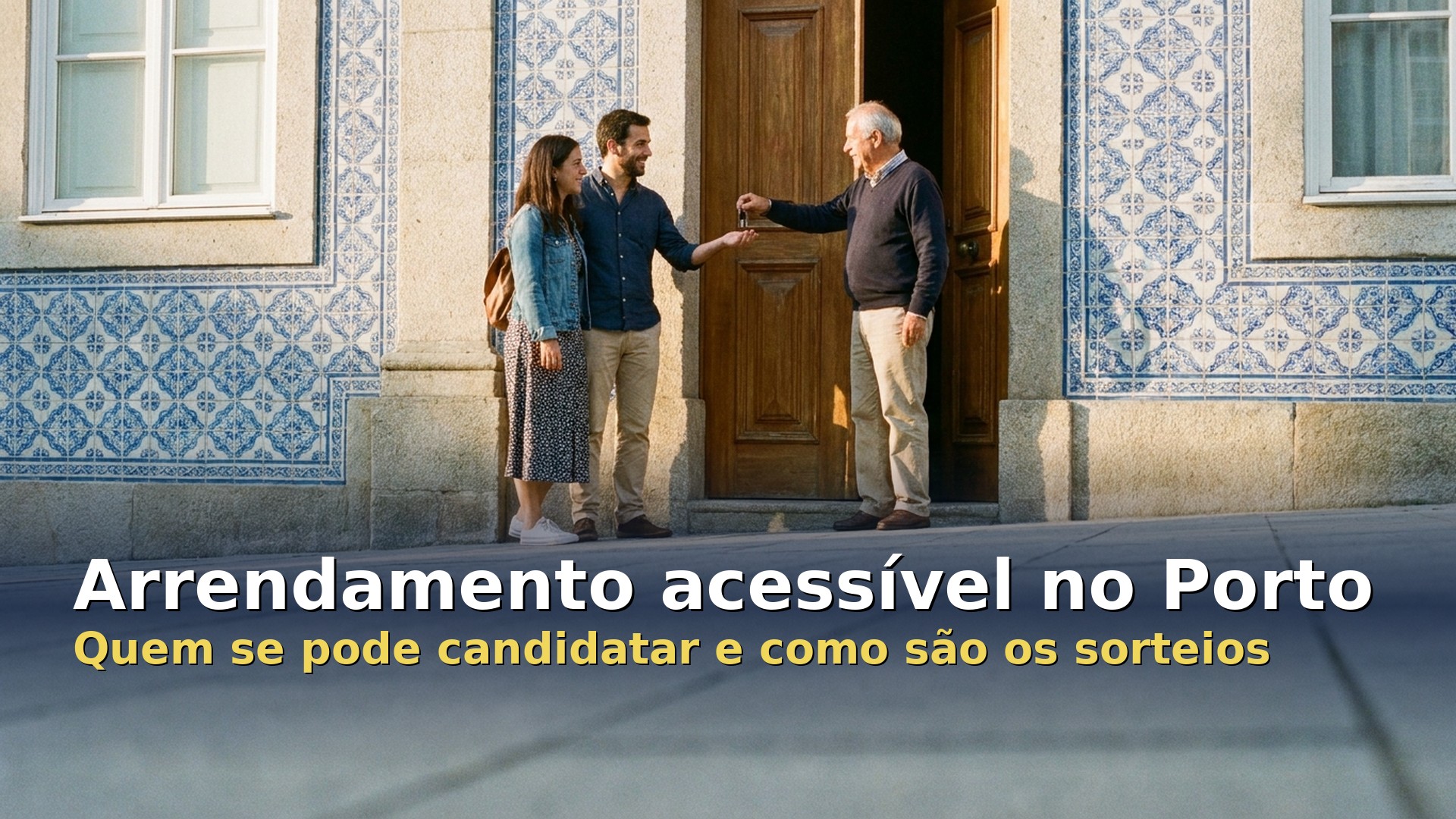 Arrendamento acessível no Porto: casal recebe as chaves de uma casa num prédio com fachada de azulejo