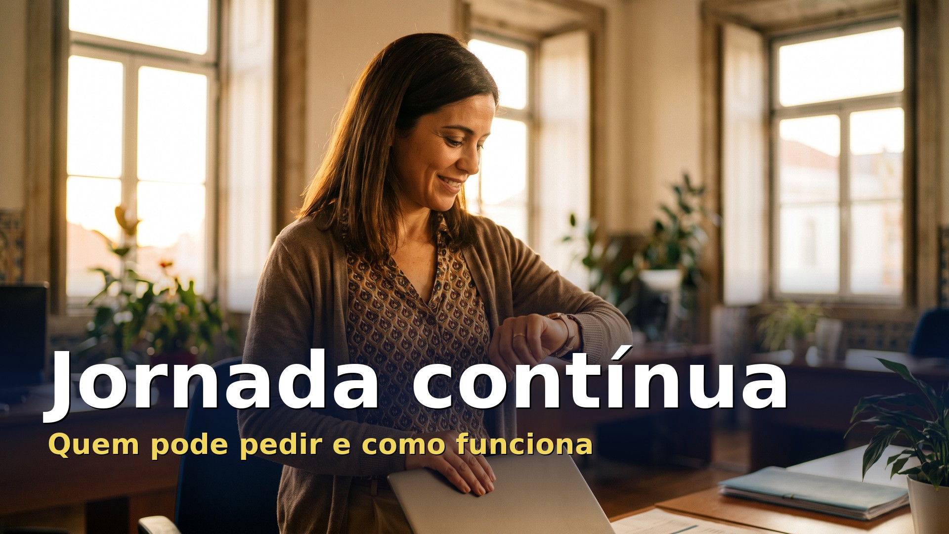 Jornada contínua: funcionária pública arruma a secretária ao fim do dia de trabalho