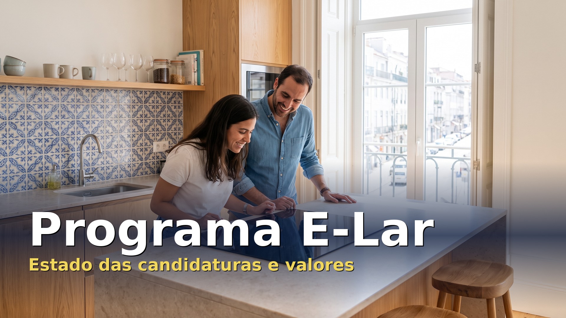 Casal na cozinha a olhar para uma placa de indução, equipamento apoiado pelo programa E-Lar