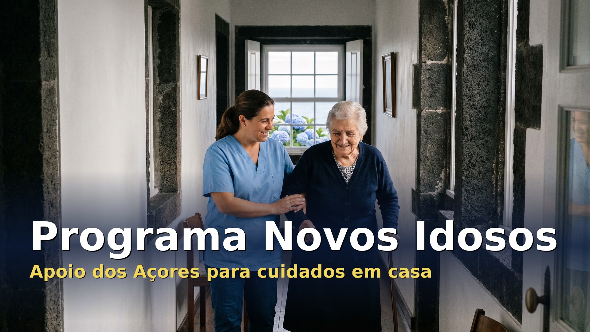 Cuidadora ajuda uma senhora idosa com bengala a caminhar em casa, nos Açores